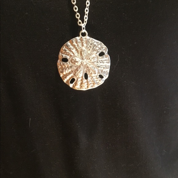 Silver Sandollar necklace - Picture 3 of 3